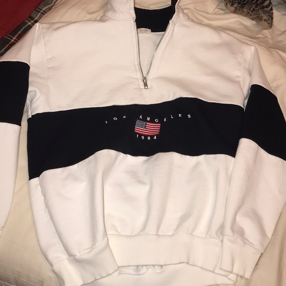 LOS ÁNGELES white sweater